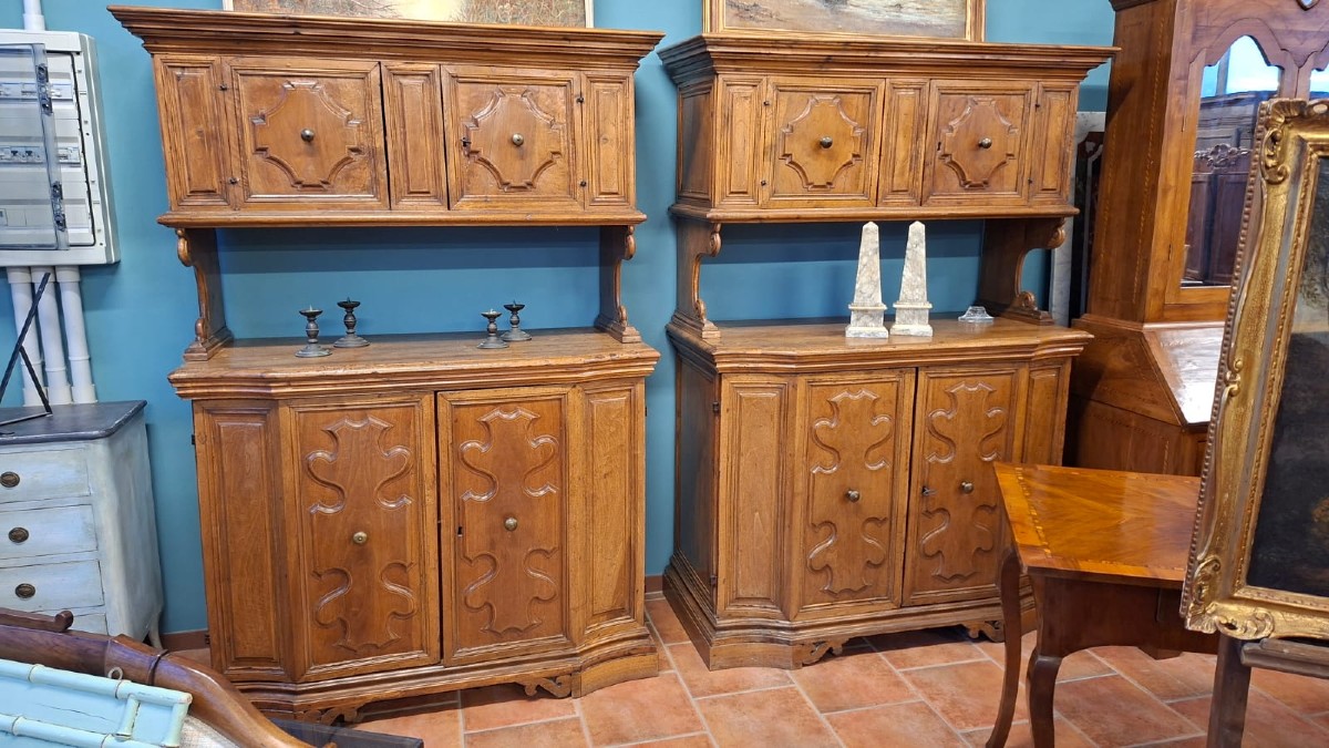 Coppia di credenze da sagrestia in noce filettato del "600-photo-2