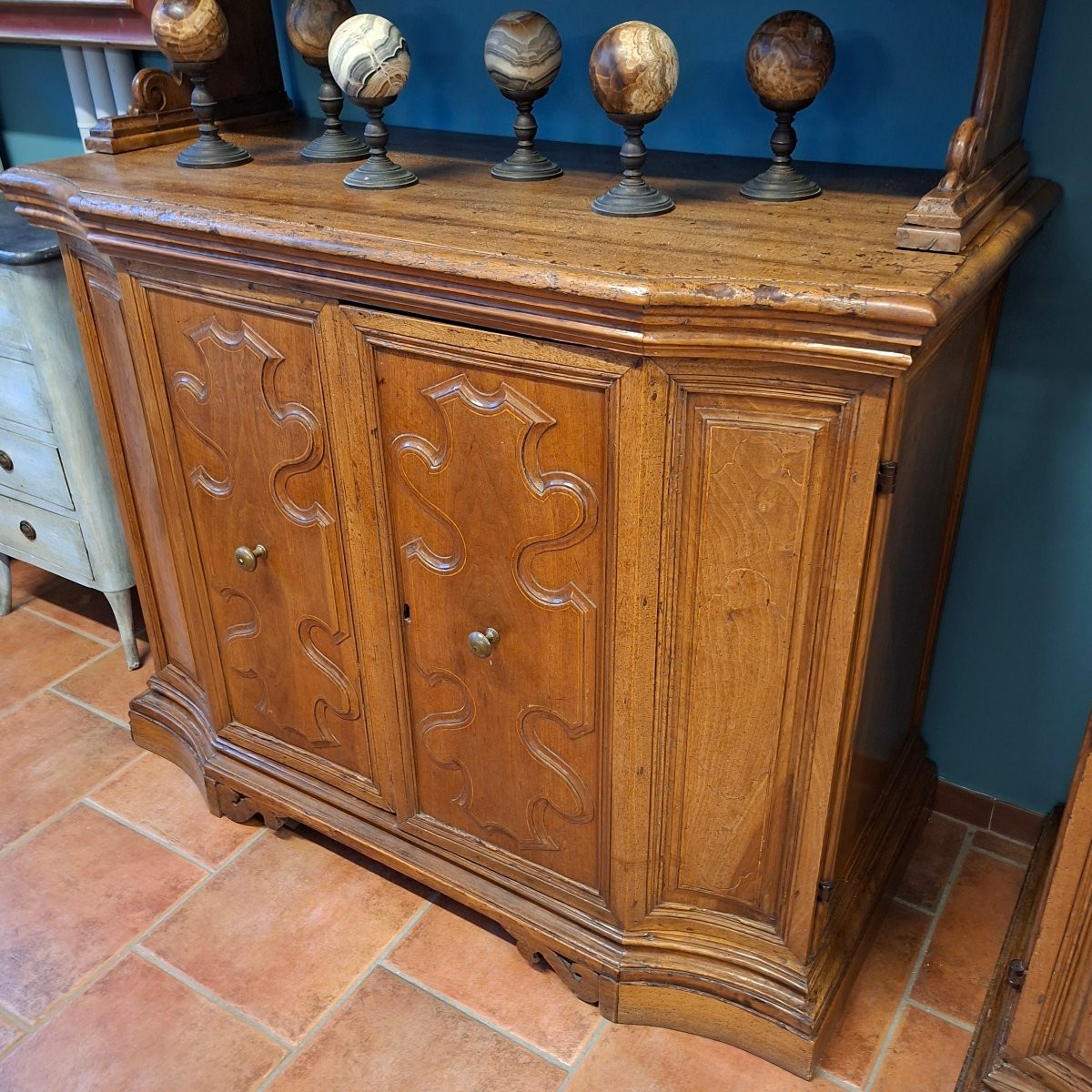 Coppia di credenze da sagrestia in noce filettato del "600-photo-8