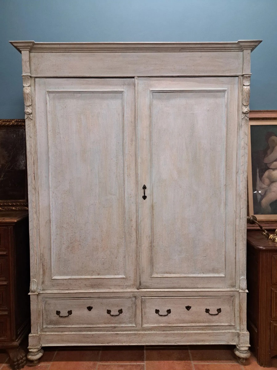 Armadio dell'Ottocento laccato