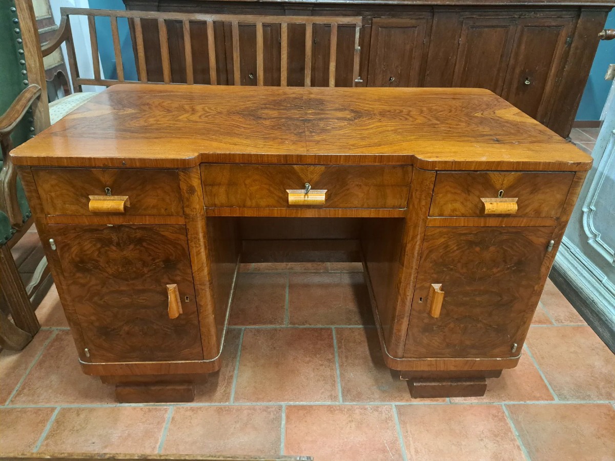 Scrivania in radica di noce