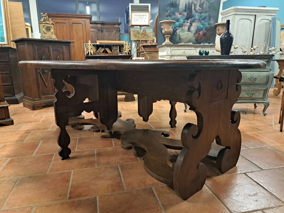 Grandissimo tavolo ovale in noce con zampe a lira-photo-2