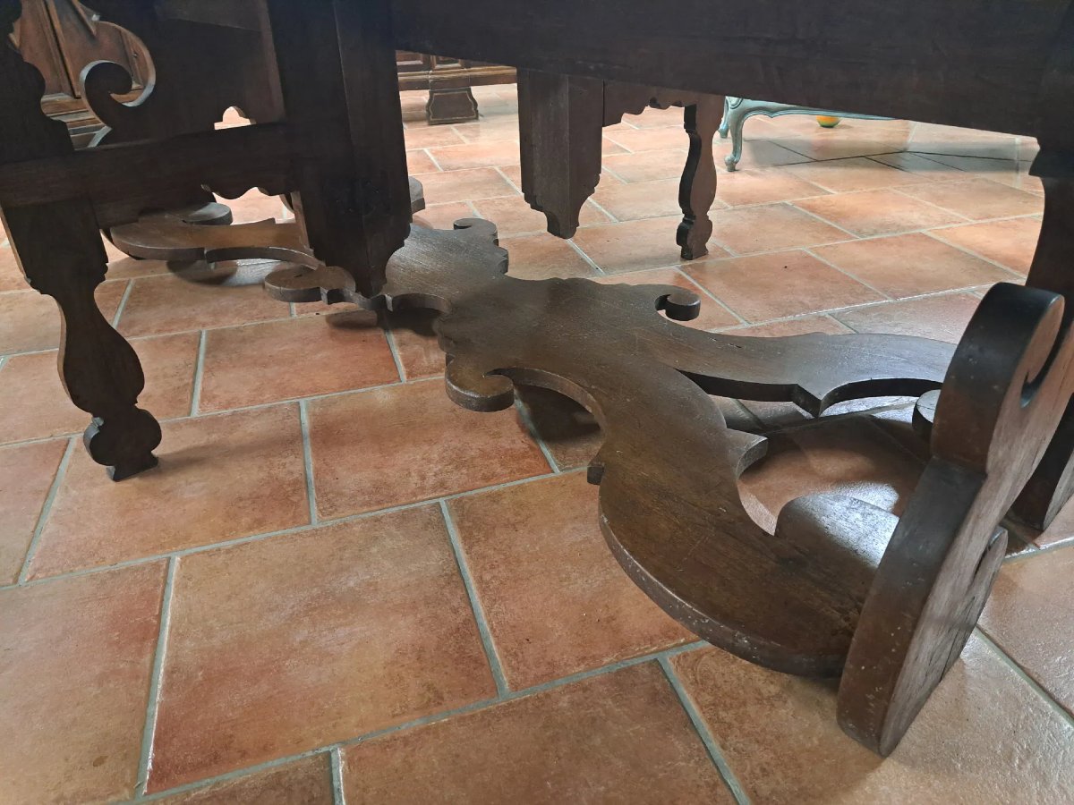 Grandissimo tavolo ovale in noce con zampe a lira-photo-3