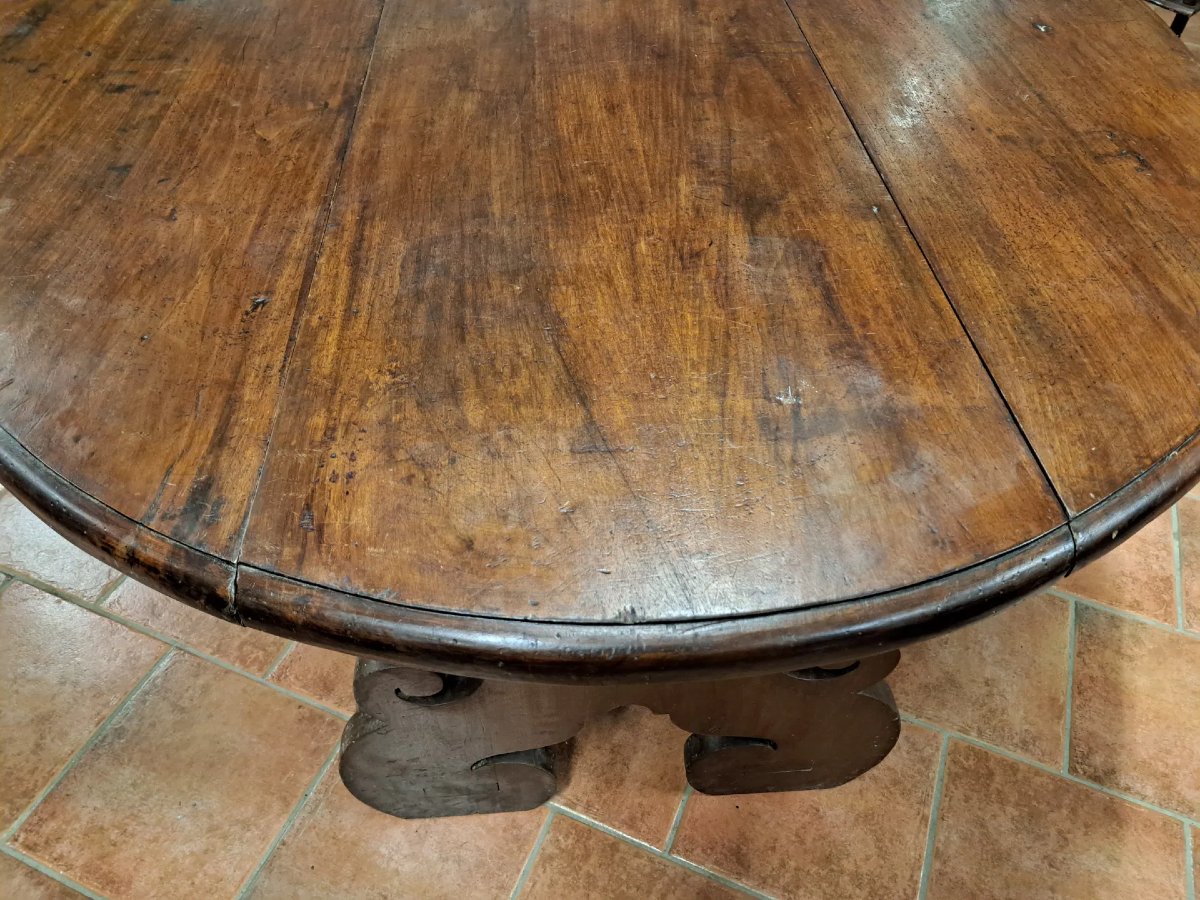 Grandissimo tavolo ovale in noce con zampe a lira-photo-1