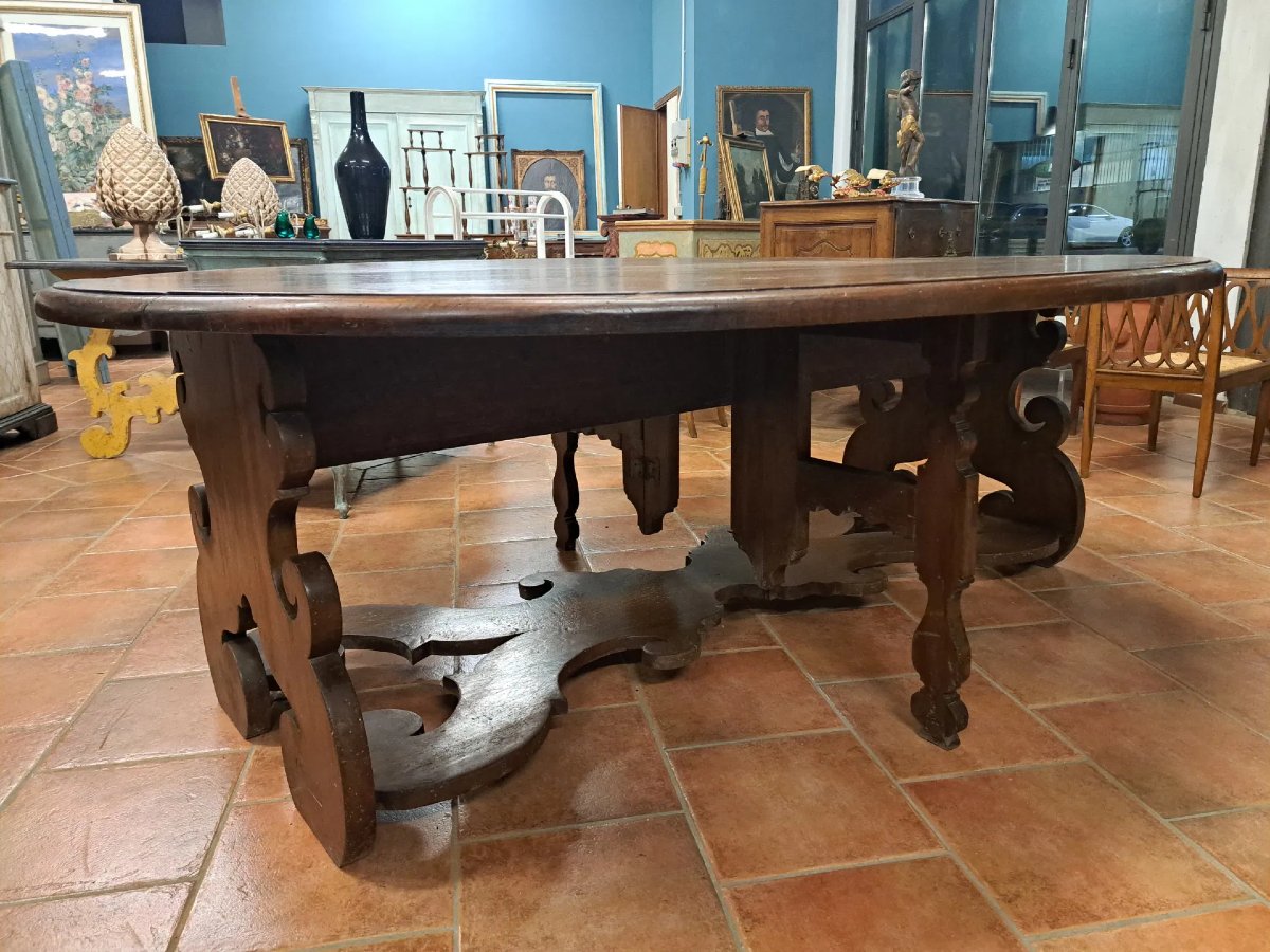 Grandissimo tavolo ovale in noce con zampe a lira-photo-2