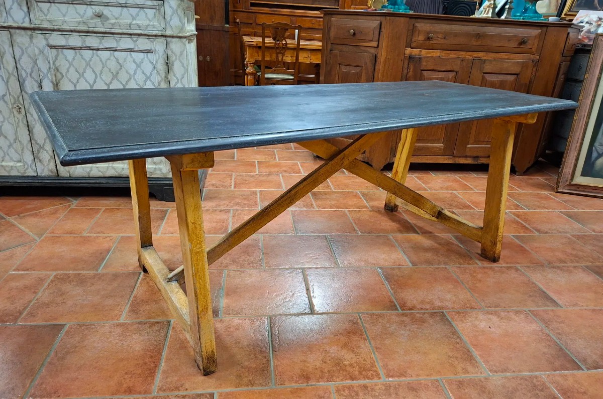 Tavolo a capra dipinto