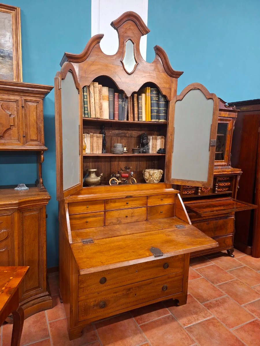 Trumeau in noce intarsiato