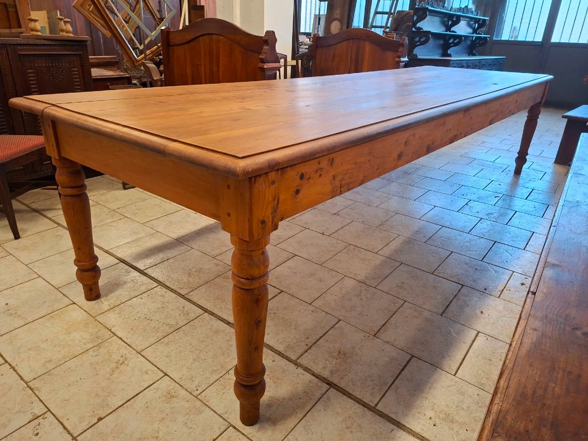 Grande tavolo in cipresso dell'Ottocento