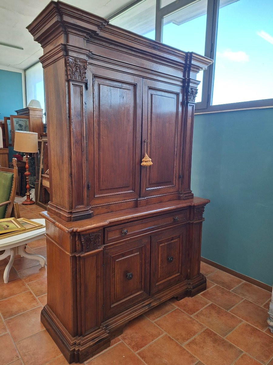 Credenza in noce a doppio corpo-photo-2