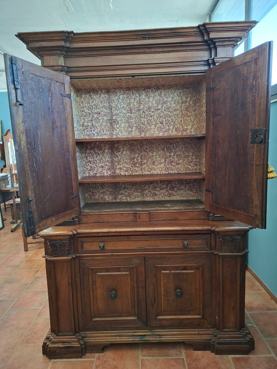 Credenza in noce a doppio corpo-photo-3