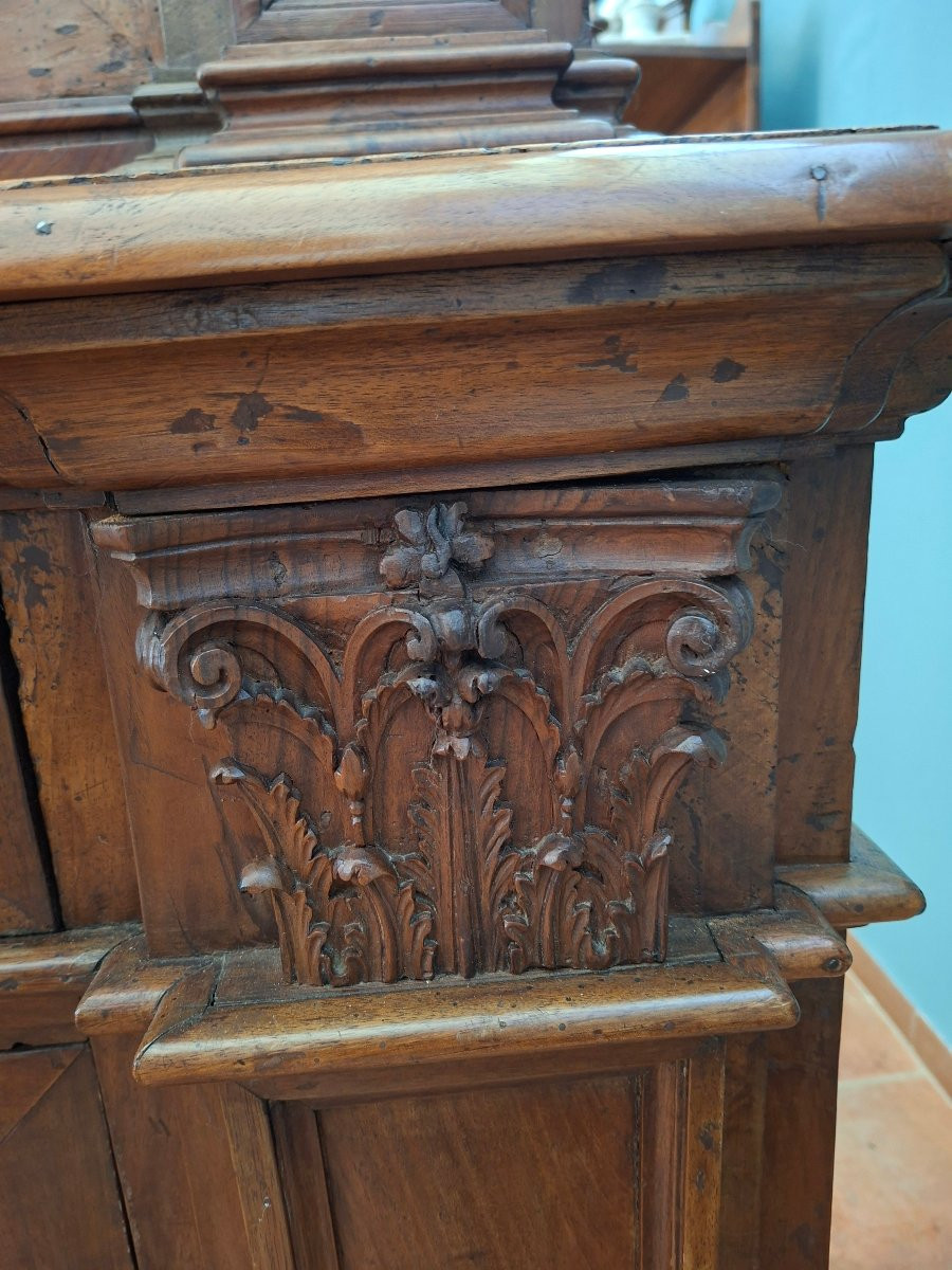 Credenza in noce a doppio corpo-photo-1