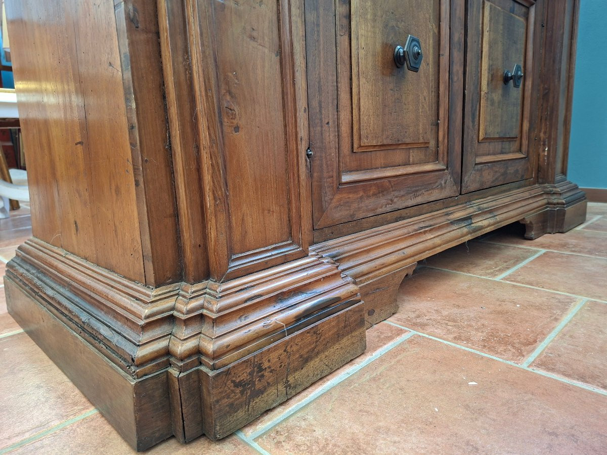 Credenza in noce a doppio corpo-photo-2