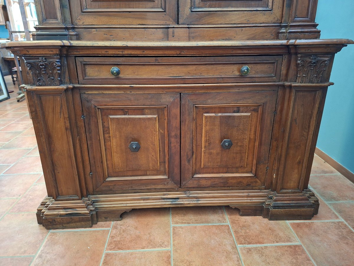 Credenza in noce a doppio corpo-photo-4