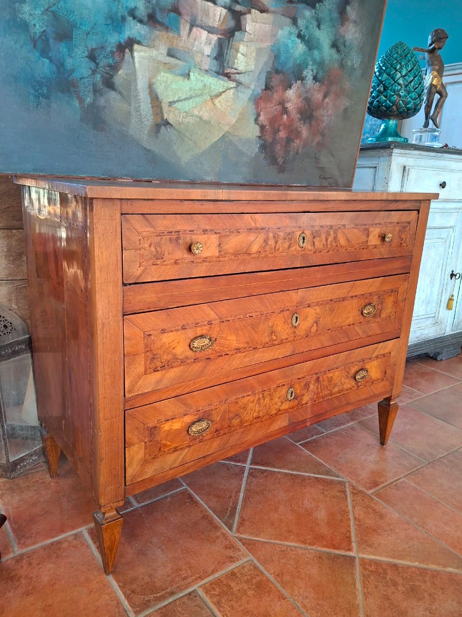 Comò in stile Luigi XVI intarsiato