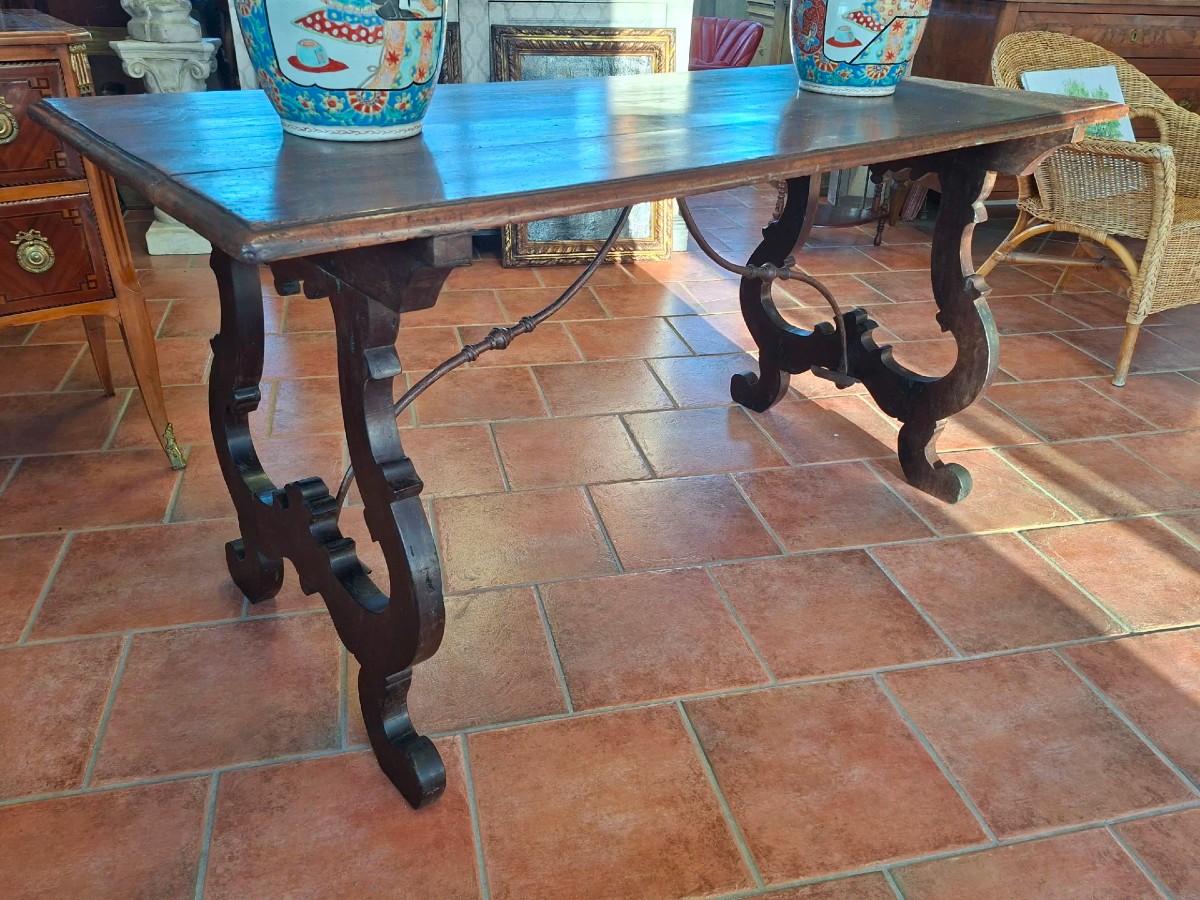 Tavolo a lira in noce