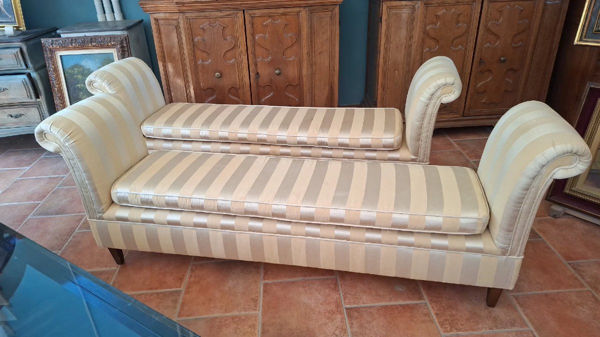 Coppia di panche imbottite con braccioli