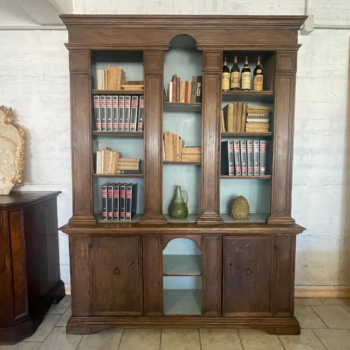 Libreria a due corpi in castagno