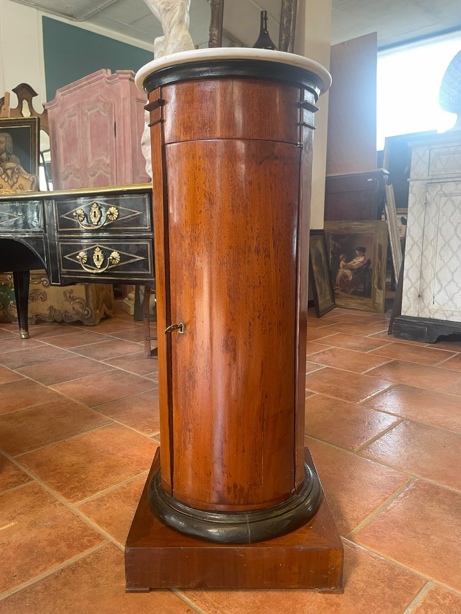 Colonna in mogano con piano in marmo, XIX secolo