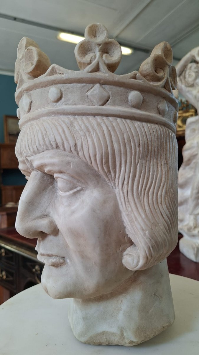 Scultura marmorea: Testa coronata di re medievale-photo-3