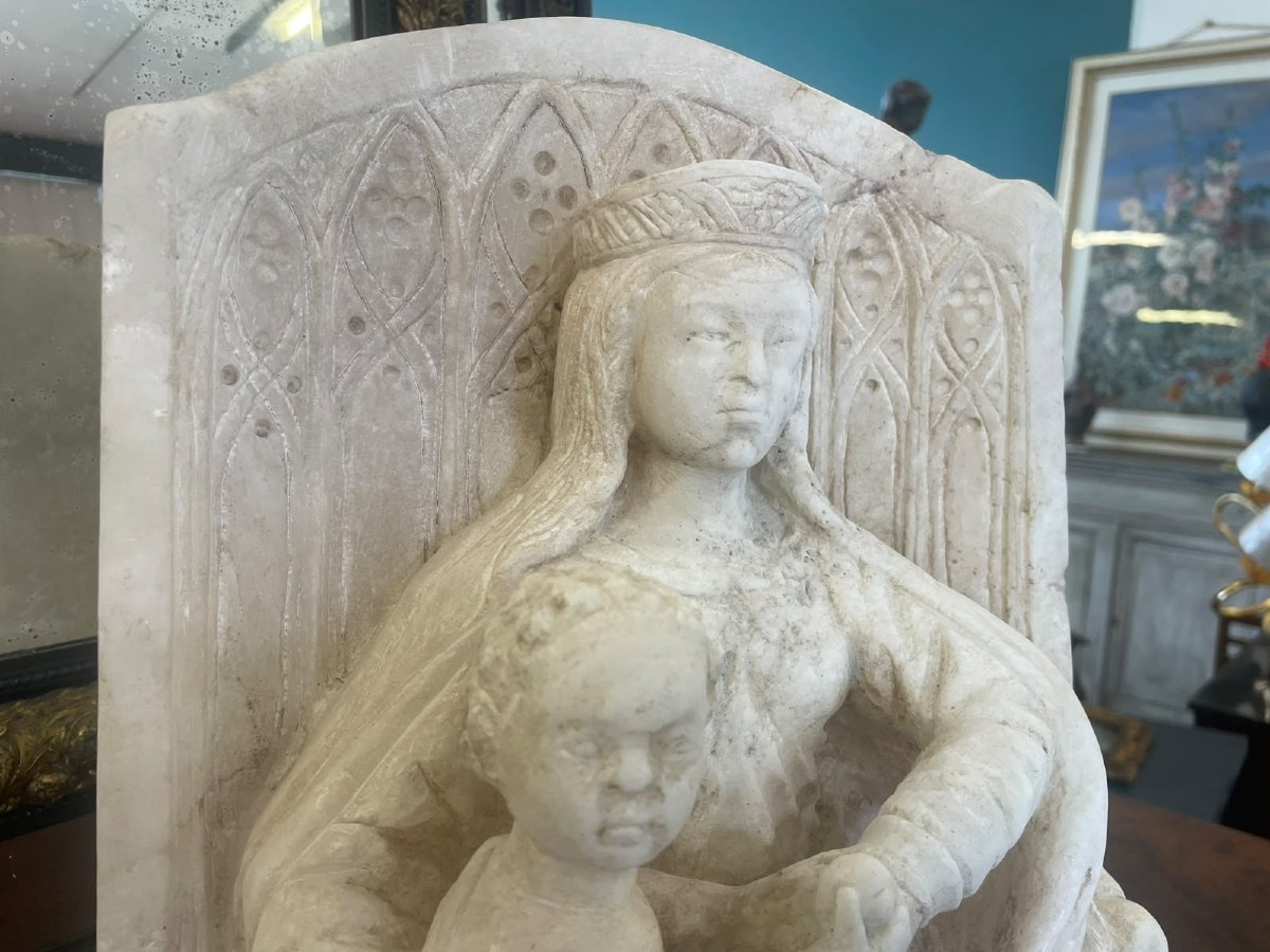 Scultura in alabastro "Madonna sul trono con bambino"-photo-1