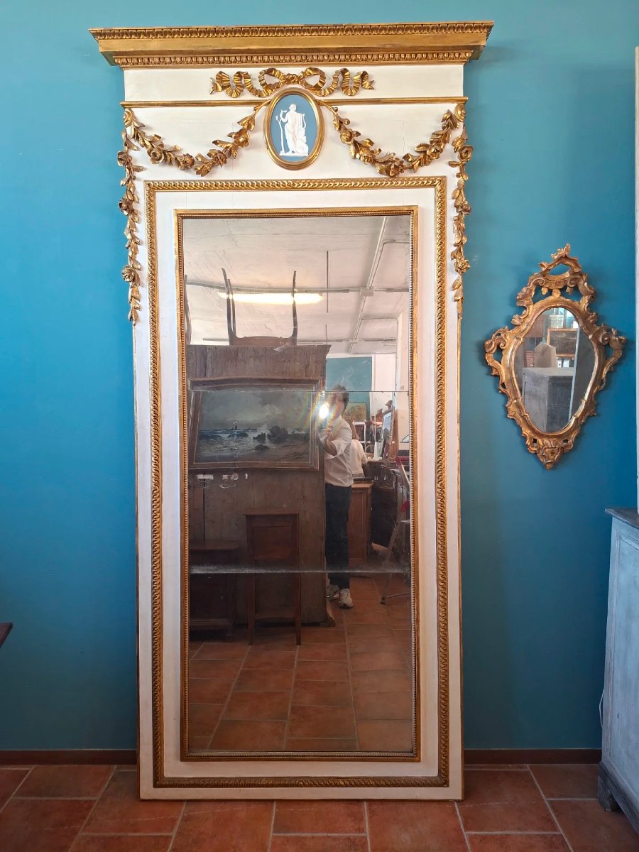 Grande specchiera da palazzo neoclassica in lacca e oro