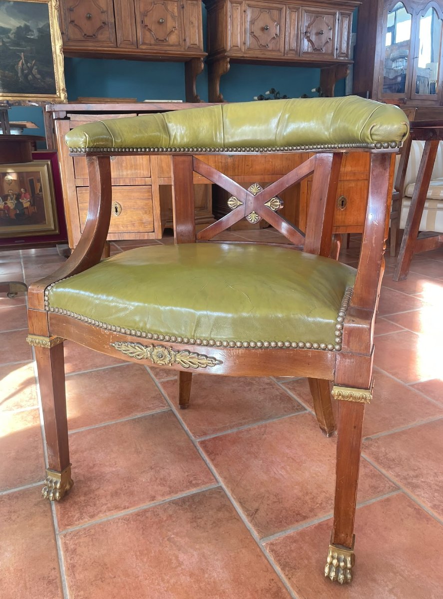 Poltrona in stile Impero in legno e pelle verde oliva