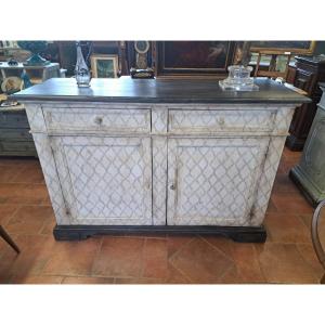 Grande credenza laccata dell'Ottocento