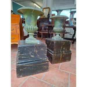  Coppia di basi per sculture in legno dipinto