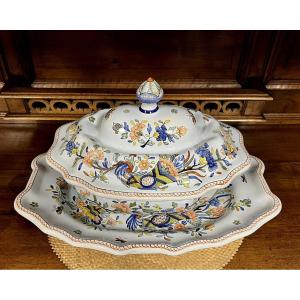 Important Soup Tureen On Its Dish In Desvres Earthenware, Rouen Decor By Géo Martel