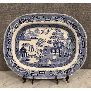 England, 19th Century: Large Blue And White Earthenware Dish With A Chinese Scene