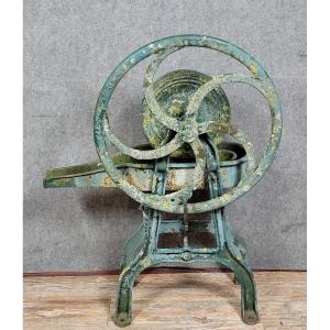 Old Cast Iron Hand Pump For Parks And Gardens 