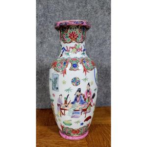 Asia 20th Century: Important Porcelain Vase   