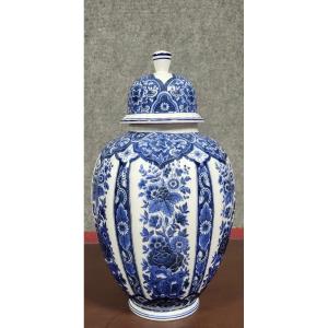 Asia 20th Century: Very Large Covered Porcelain Vase With Flower Decorations