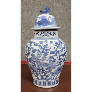 Asia 20th Century: Very Large Covered Porcelain Vase (ab)