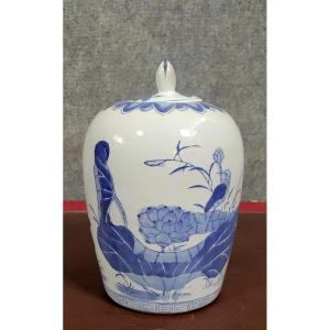 Asia 20th Century: Very Large Covered Porcelain Pot