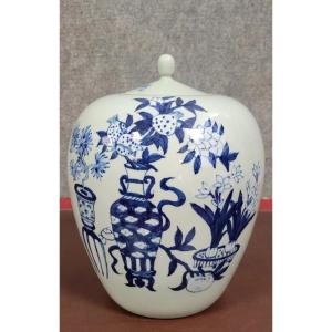 Asia 20th Century: Covered Porcelain Vase