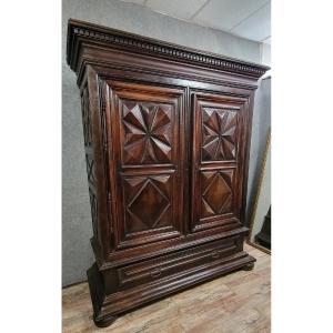 Lxiii Period Cabinet With Diamond Points In Molded Walnut / 17th Century