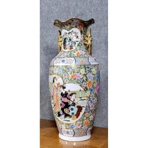 Asia 20th Century: Important Porcelain Vase / 65cm High 