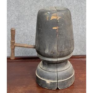 Large Hat Shape From The Napoleon III Period In Blackened Wood 
