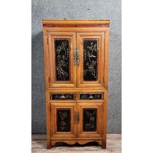 19th-century Asia: Four-panel Cabinet In Chinese Lacquer And Exotic Wood