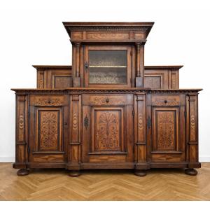Two-body Walnut Buffet Renaissance / 17th Century.