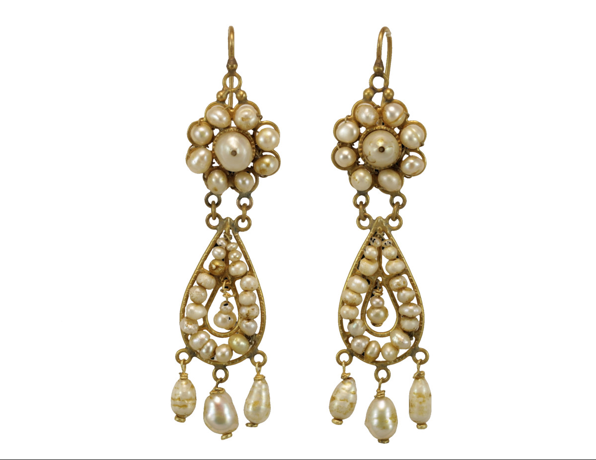 Orecchini in oro e perle