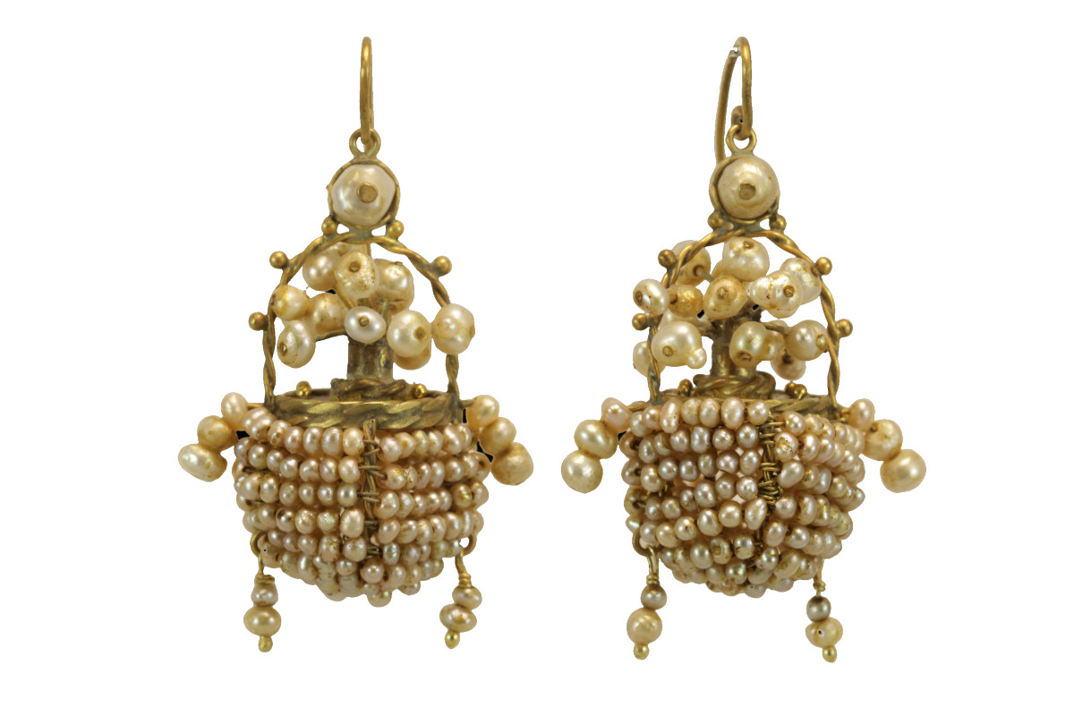Orecchini in oro e perle