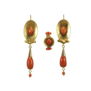 Orecchini e anello antichi di corallo