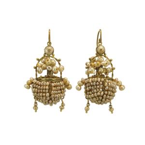 Orecchini in oro e perle