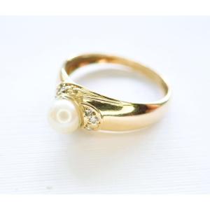 18-carat Gold Pearl And Diamond Ring