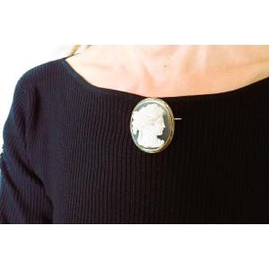 Important Agate Cameo Brooch