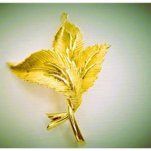18 Carat Gold Brooch