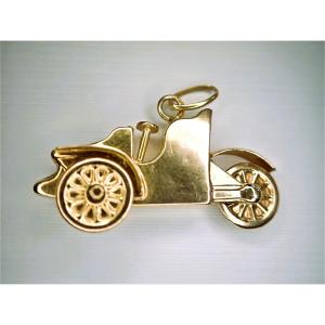 18k Gold Cyclecars Motif Car Pendant