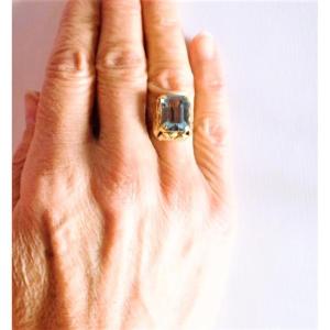 18-karat Gold Ring With A Blue Stone