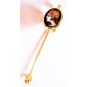18-carat Gold Brooch With Limoges Enamel